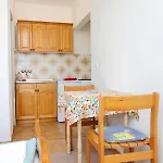 With Parking Space Trpanj, Peljesac - 10131 Lägenhet Trpanj